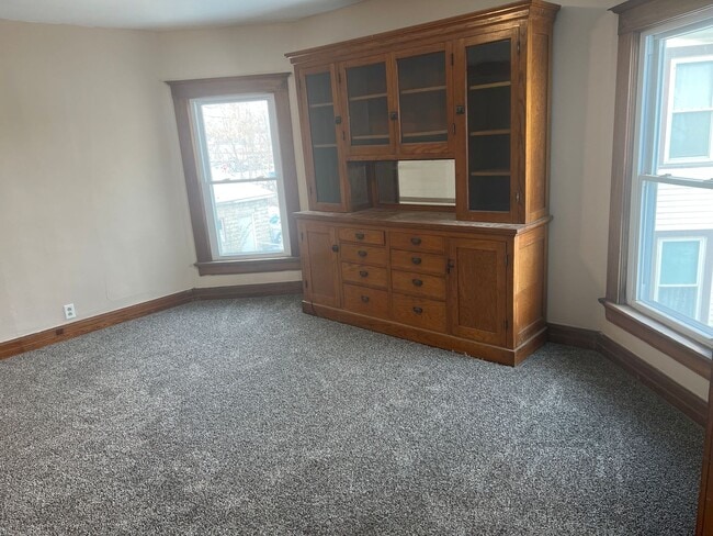 Building Photo - 479 N Washington St