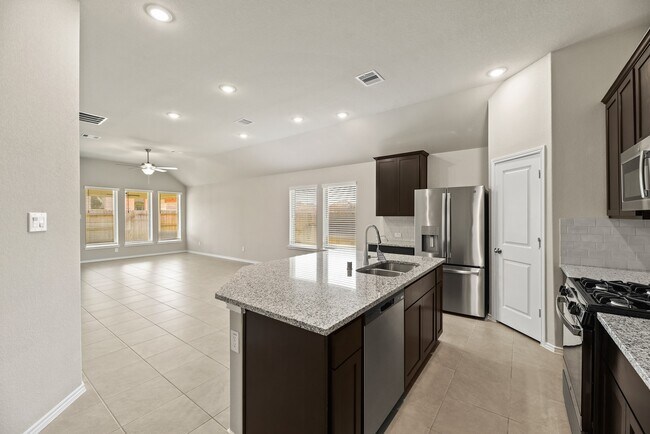 Foto del edificio - 1330 Lakeside Crk Rd