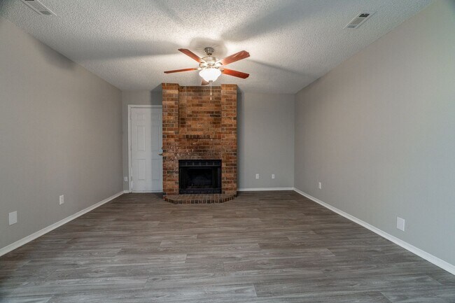 Photo - 4616 W Patrick Street Apartment