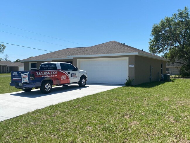 Building Photo - Desirable SW Ocala Neighborhood 4/2/2 *WON'T LAST*