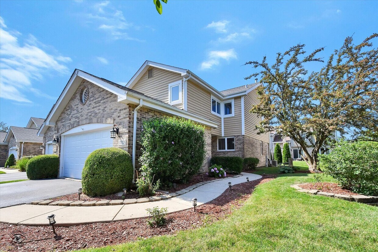 17323 Lakebrook Dr, Orland Park, IL 60467 Townhome Rentals in Orland