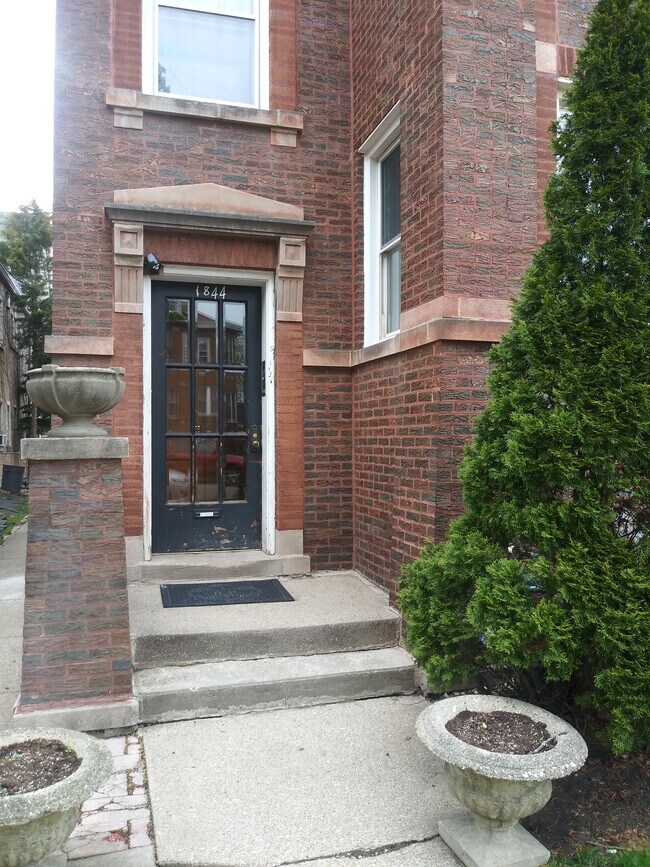 Photo - 1844 Euclid Ave Apartments