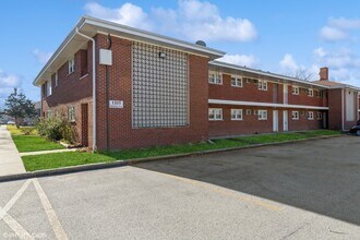 Building Photo - 1105 Holiday Ln
