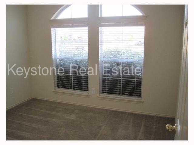 Foto del edificio - Great Corner Property in Benbrook Ranch!