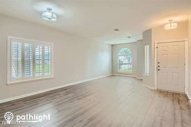 Foto del edificio - 4 br, 2 bath House - 2763 North Hampton Dr...