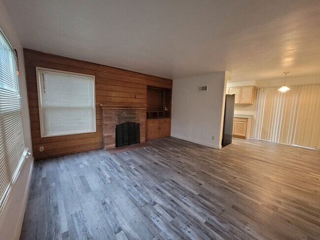 Foto del edificio - Charming 4 Bedroom 2 Bath