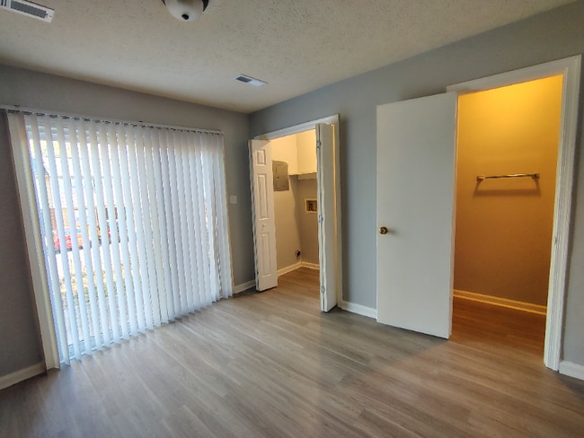 Foto del edificio - 74 Duiguid Dr