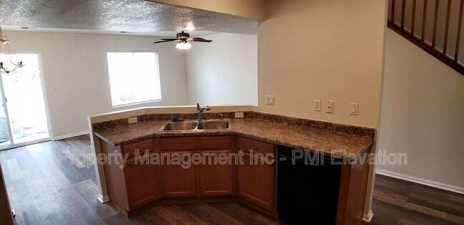 Building Photo - 5850 Ceylon St