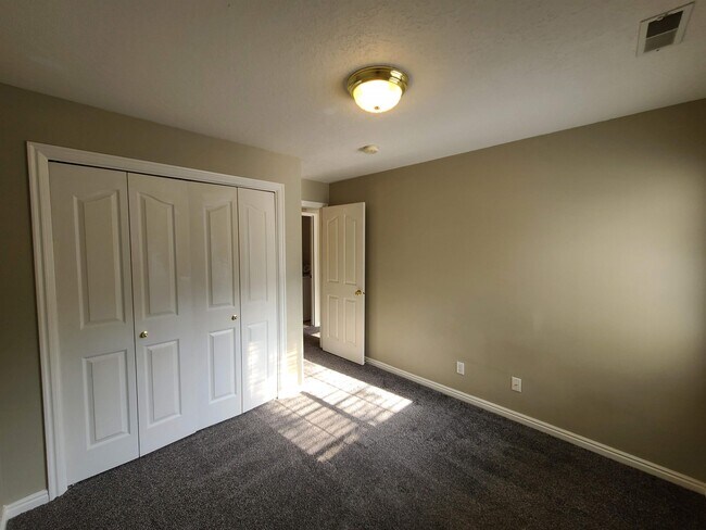 Building Photo - 1305-1200 1200 W