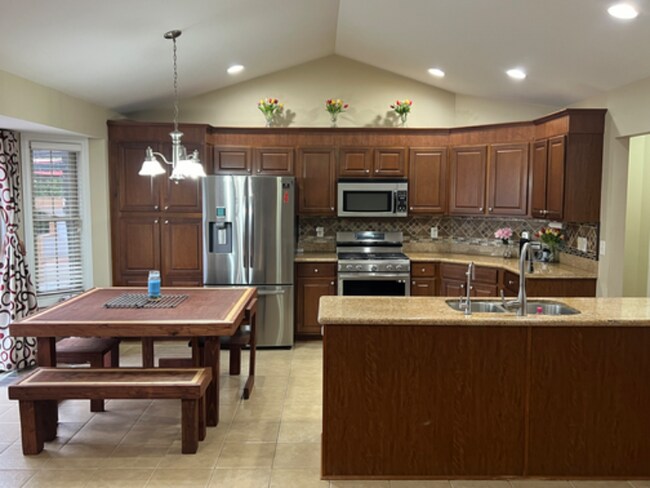 Building Photo - 10815 N Fieldgrove Dr