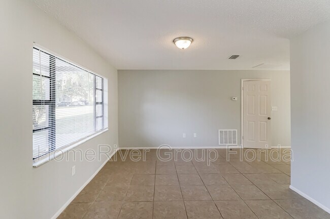 Building Photo - 27135 Thorncrest Ave