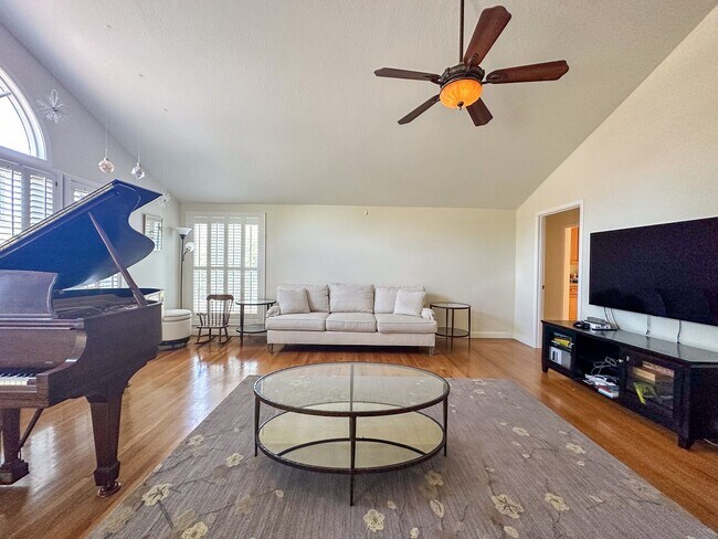 Foto del edificio - 15694 Longwood Dr