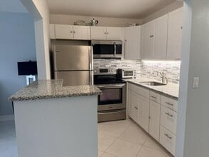 Building Photo - 216 Berkshire K