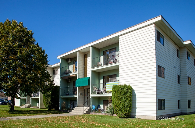 Primary Photo - Curlew Apartments