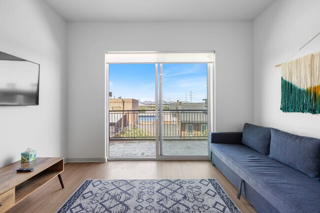 Foto del edificio - 633 E Main St