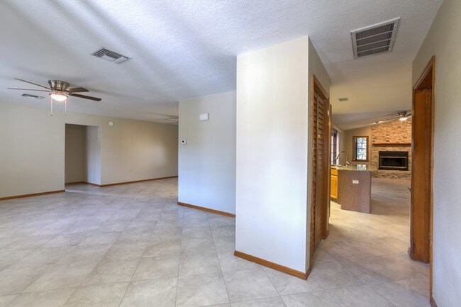 Foto del edificio - 290 Canby Cir