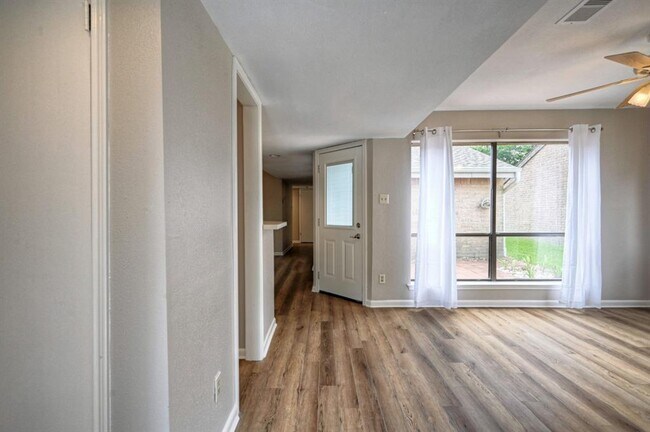Foto del edificio - 16718 Galewood Way