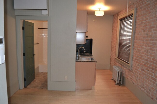 Foto del edificio - 112 N Pattee St
