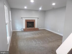 Building Photo - 413 Forest Ct