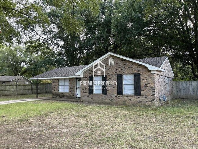 Building Photo - 2585 Hillcrest Cir