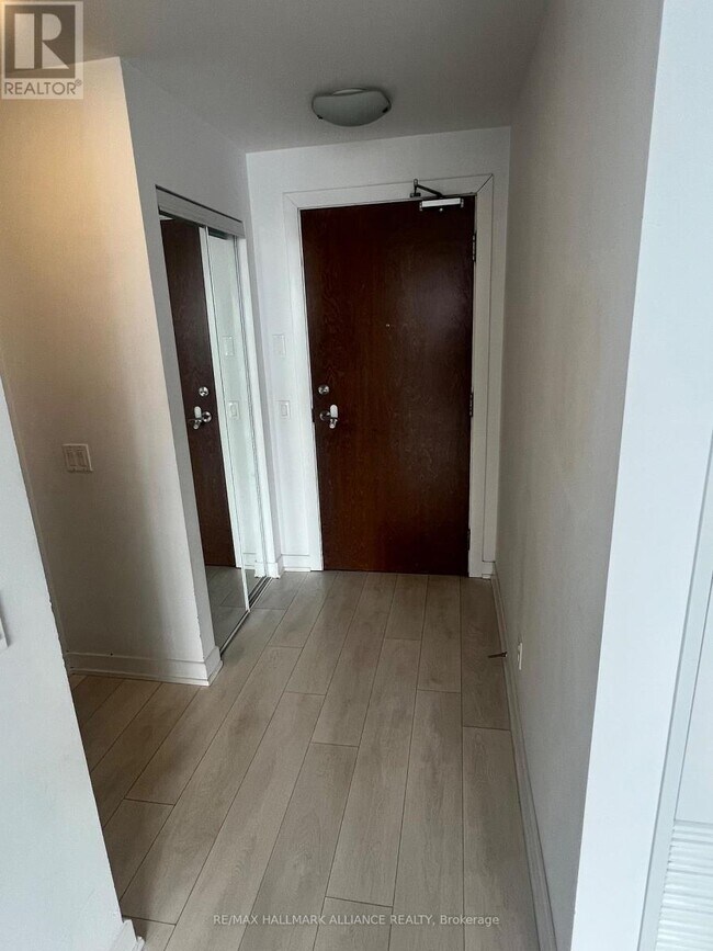 Building Photo - 2220 Lake Shore Blvd W