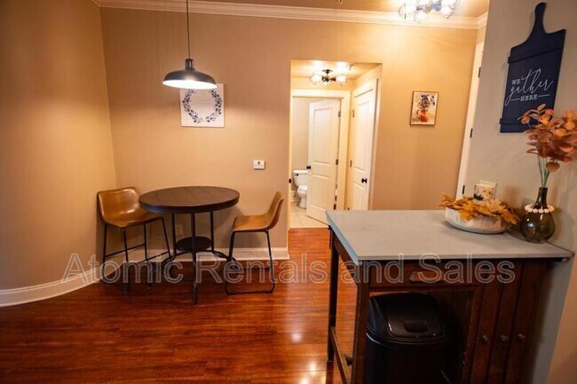 Foto del edificio - 445 W Blount Ave