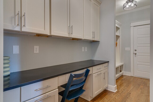 Foto del edificio - 1407 Pillow St