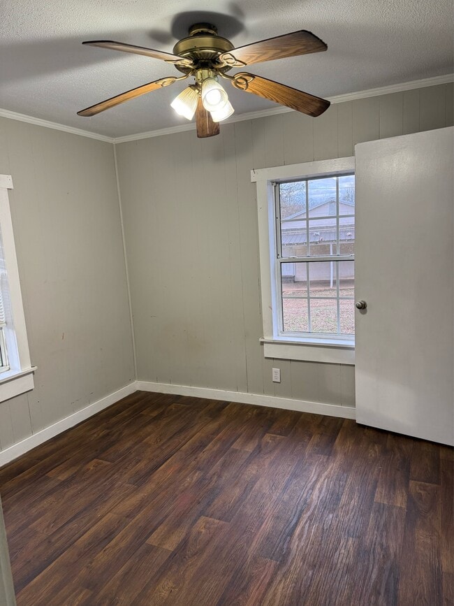 Building Photo - 131 W 10th St