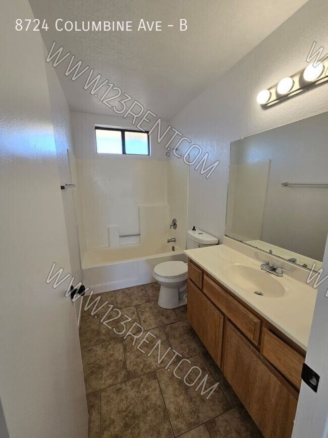 Foto del edificio - 8724 Columbine Ave