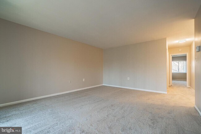 Building Photo - 1556 Northgate Square