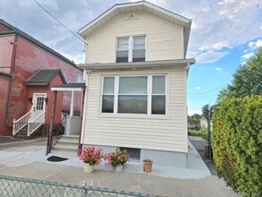 Building Photo - 3175 Layton Ave