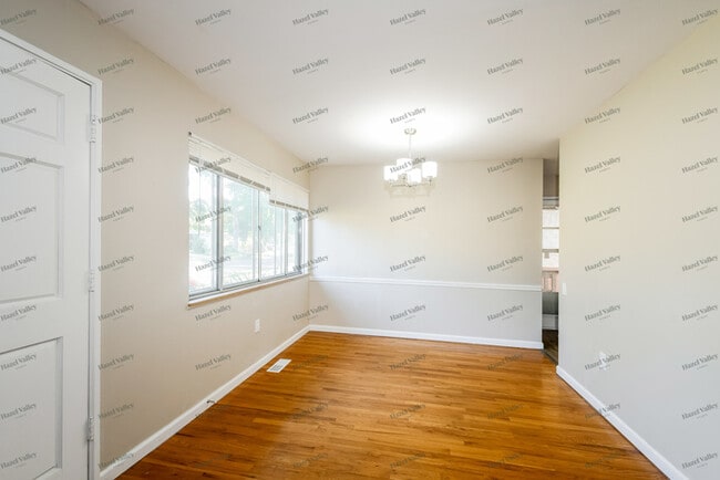 Building Photo - 1405 Arlington Dr