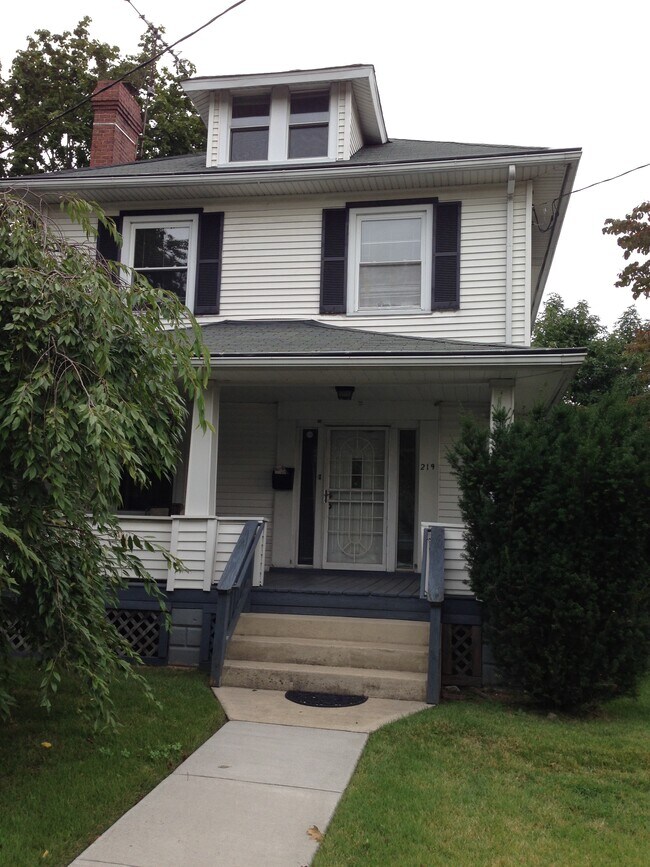 Foto del edificio - 219 E High St