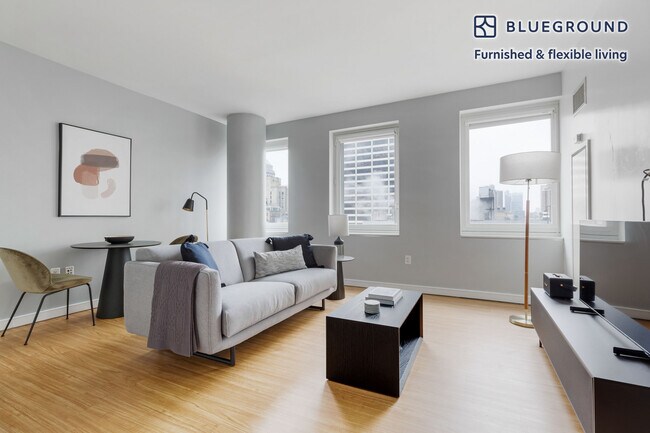Foto del edificio - 70 W 45th St