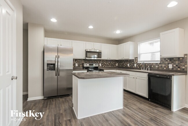 Foto del edificio - 4747 Summit Lake Pl
