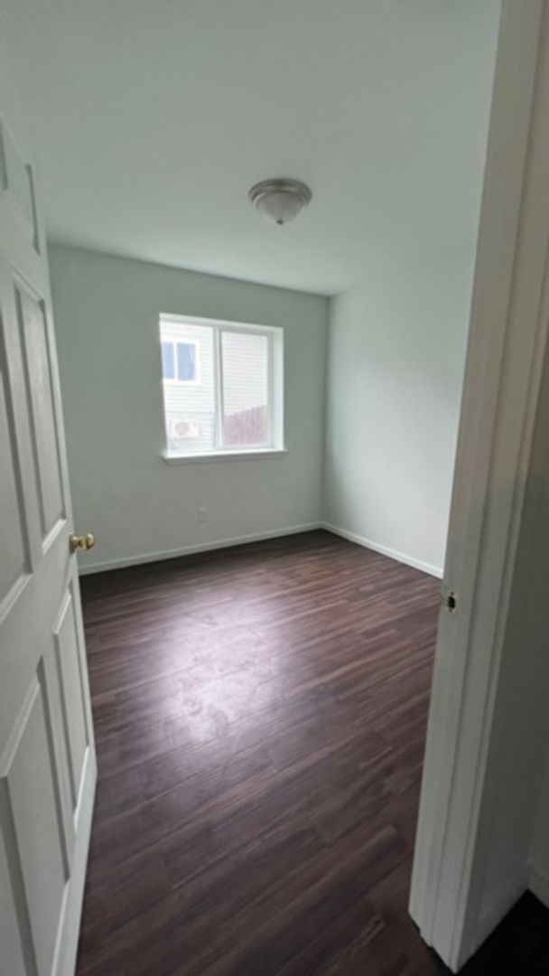 Foto del edificio - 5 bedroom 2 bath duplex now available!!!