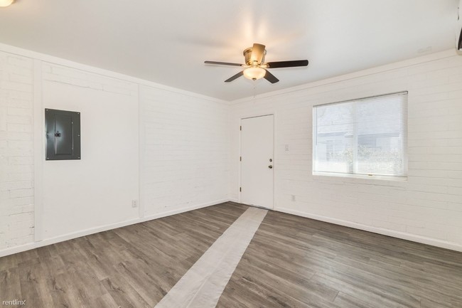 Building Photo - Studio, 1 bath Apartment - 24th Street Studio