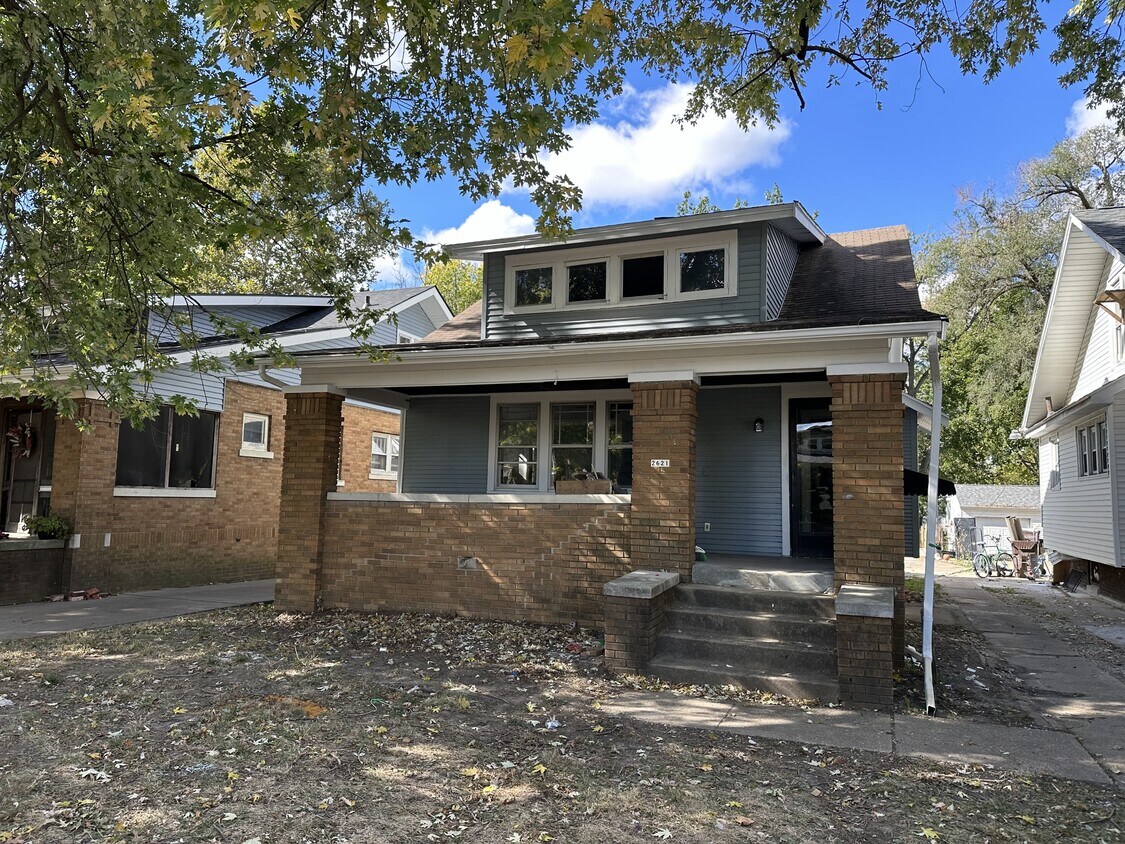 Primary Photo - 2621 N Linn St