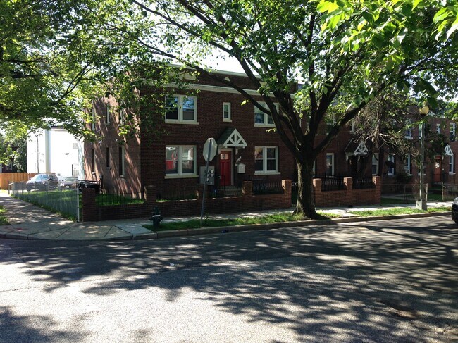 Building Photo - 1425 Staples St NE