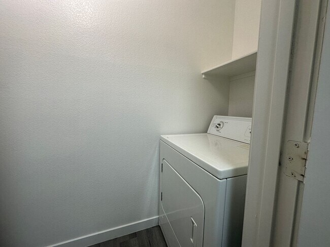 Building Photo - 2 Bedroom Condo