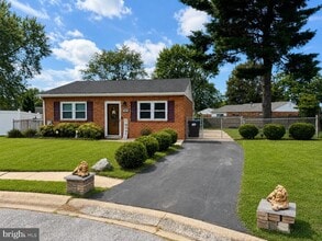Building Photo - 1 Defoe Cir