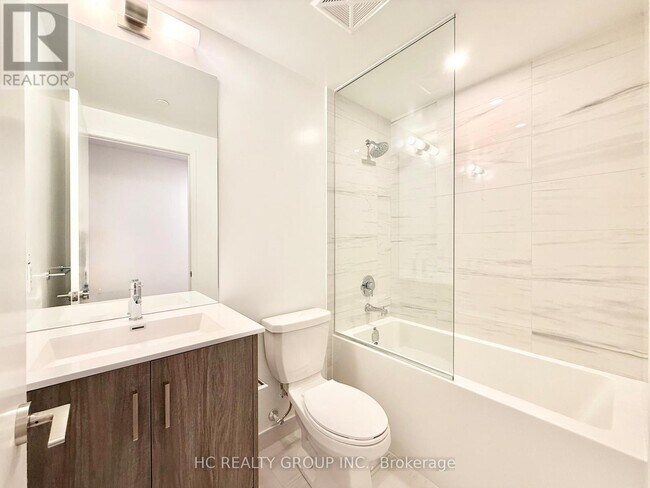 Photo du bâtiment - 180 Front St E