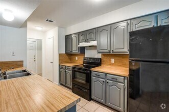 Building Photo - 748 Prairie Creek Dr