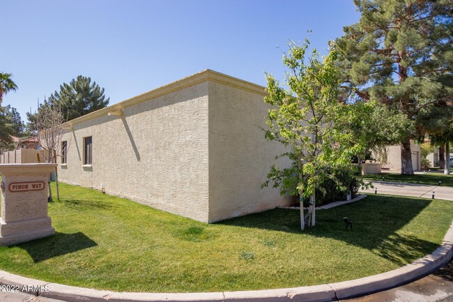 Building Photo - 311 E Pinon Way