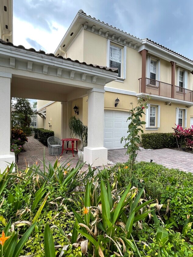 Primary Photo - 245 Fortuna Dr
