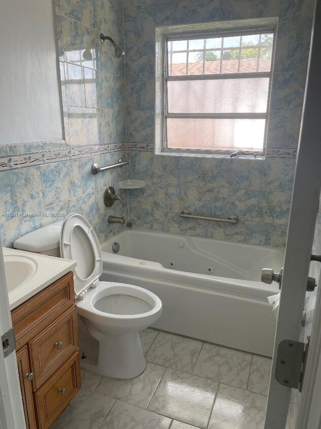 Building Photo - 3044 NW 49th St