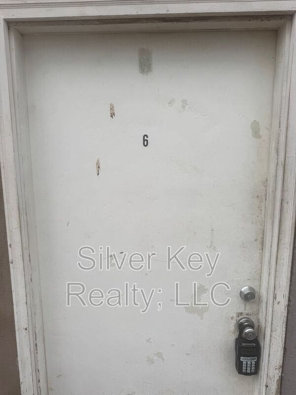 Building Photo - 107 Forrest Ave