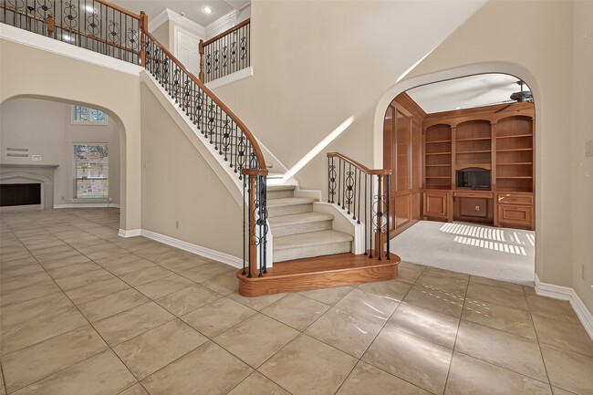 Building Photo - 2210 Bywater Dr