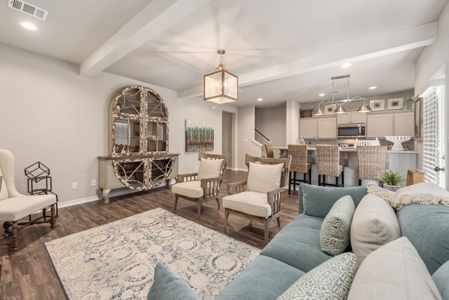 Building Photo - 3 Bed Townhome in Pershing Pointe! Availab...