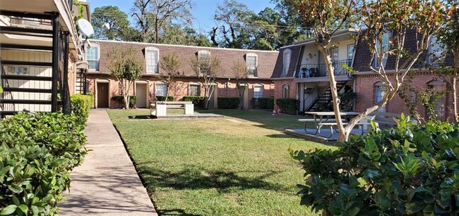 Foto del edificio - 1220 Shadowdale Dr